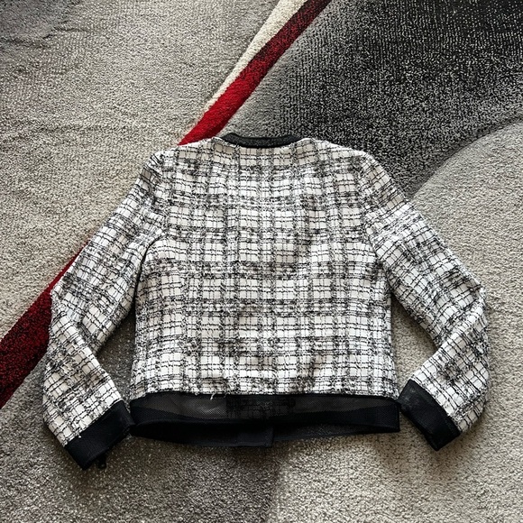 Milly White Tweed Jacket Skirt Suit Set - Picture 5 of 9